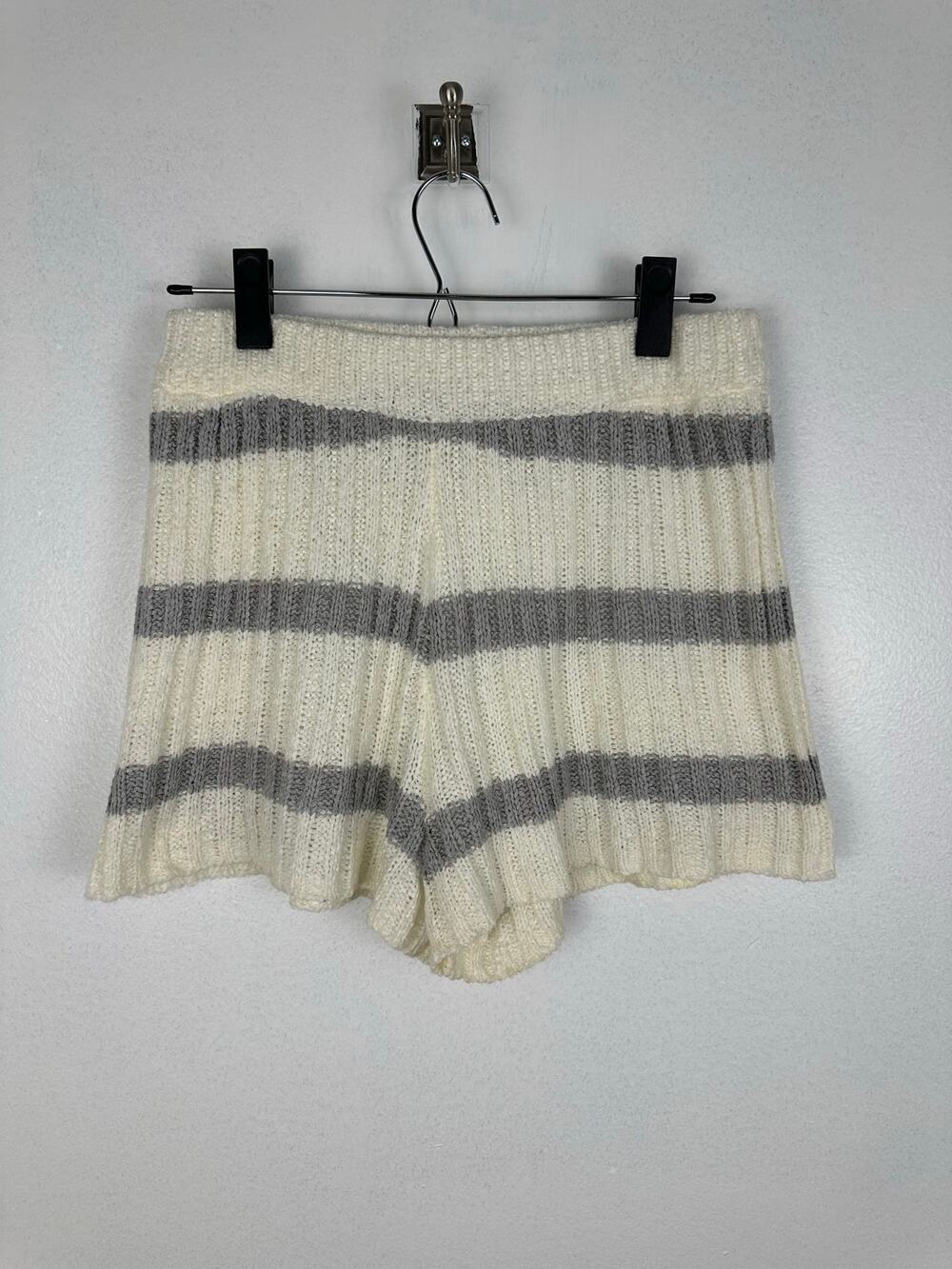 Le Lis Ivory Gray Ribbed Striped Sweater Knit Lounge Shorts Size Small comfy